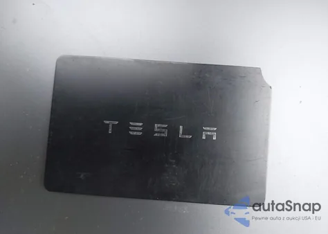 2023 Tesla Model Y Awd/Long Range Dual Motor All-Wheel Drive z USA, uszkodzony, nr VIN 7SAYGDEE6PF704082